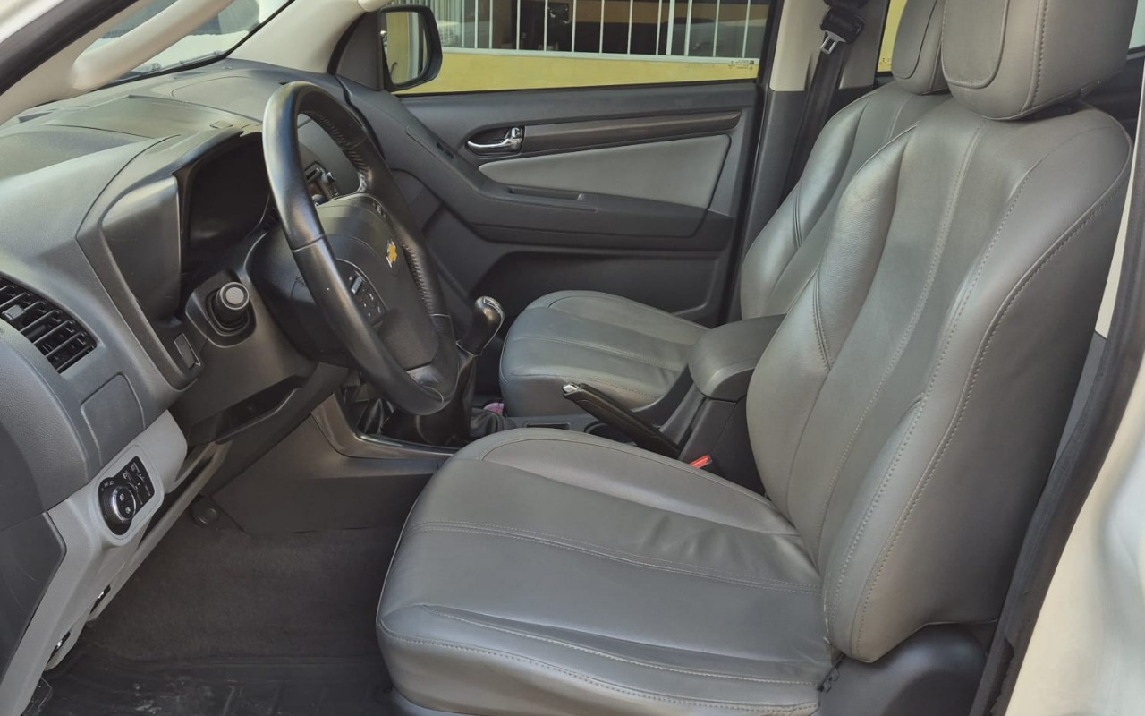 imagem-https://www.socarrao.com.br/sc-vehicle-images-prod/3614344/1788442918832-V2hhdHNBcHAgSW1hZ2UgMjAyNi0wOS0wMSBhdCAxNi41Ny4xMiAoMikuanBlZw.jpeg