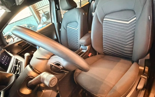 imagem-https://www.socarrao.com.br/sc-vehicle-images-prod/3614760/1788444084599-70e0a588-46b6-4bae-bccc-cbfcf7b0373f.jpg