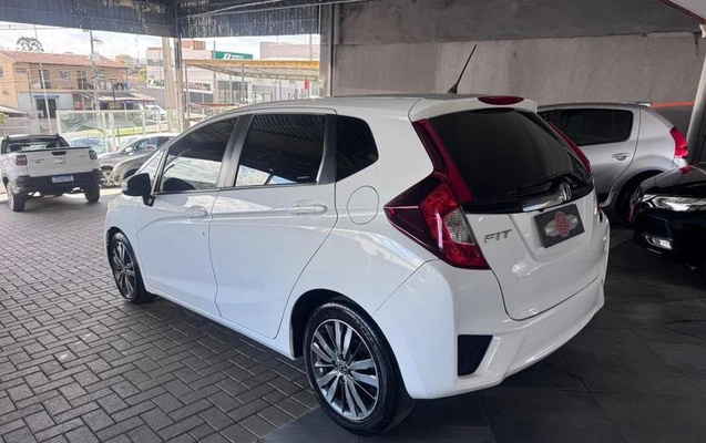 imagem-https://www.socarrao.com.br/sc-vehicle-images-prod/3614793/1788444411076-8431247_7_B_dcf23b7ced.jpeg