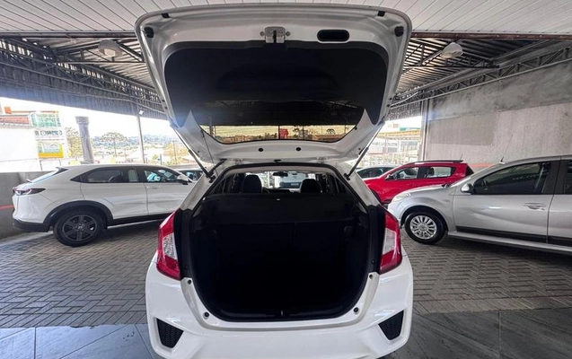 imagem-https://www.socarrao.com.br/sc-vehicle-images-prod/3614793/1788444411077-8431247_8_B_d17b5dc92b.jpeg