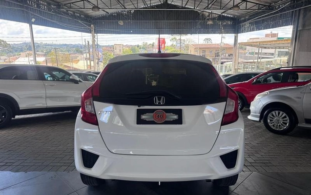 imagem-https://www.socarrao.com.br/sc-vehicle-images-prod/3614793/1788444411079-8431247_13_B_5b3f84a754.jpeg
