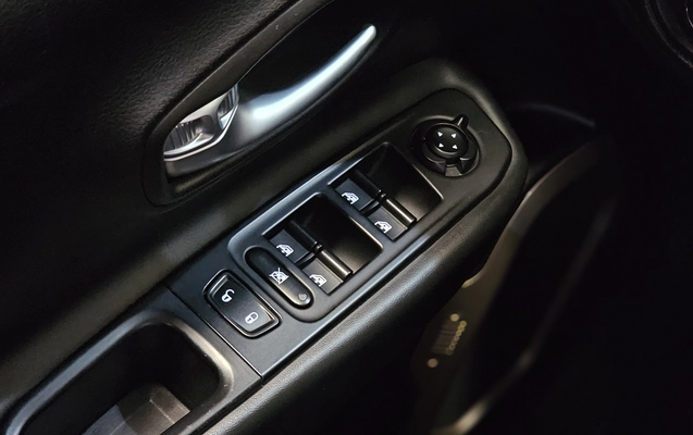 imagem-https://www.socarrao.com.br/sc-vehicle-images-prod/3615264/1788445505570-1_033114.jpg