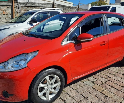 Peugeot 208 2015 Vermelho — foto 1 de 3
