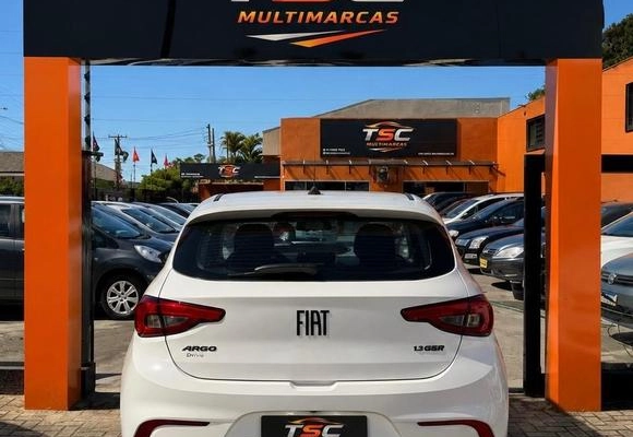 imagem-https://www.socarrao.com.br/sc-vehicle-images-prod/3615937/1788528630599-8446617_15_B_f891d4b14d.jpeg
