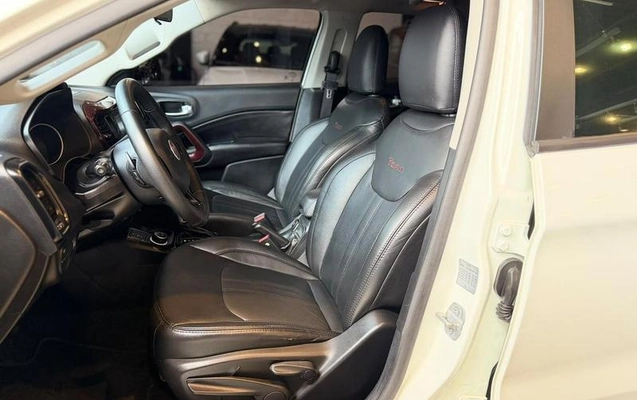 imagem-https://www.socarrao.com.br/sc-vehicle-images-prod/3616089/1788970346306-8446646_12_B_1c0111e412.jpeg