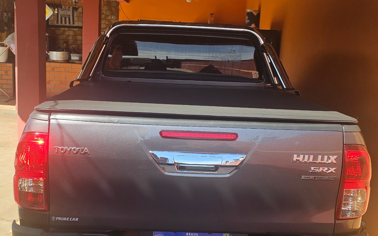 Toyota Hilux 2020 Cinza — foto 1 de 3