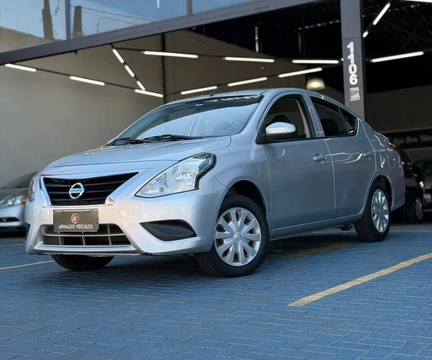 Nissan VERSA 2019 Prata — foto 1 de 3