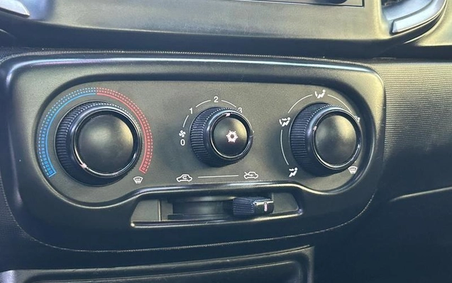 imagem-https://www.socarrao.com.br/sc-vehicle-images-prod/3616345/1788448456137-8413959_5_B_2f0791e467.jpeg