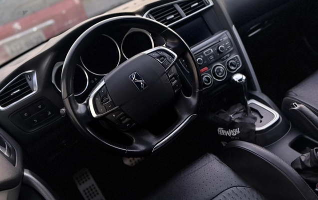 imagem-https://www.socarrao.com.br/sc-vehicle-images-prod/3616349/1788448463367-V2hhdHNBcHAgSW1hZ2UgMjAyNi0wOS0wMyBhdCAxMS4yOC4yOSAoMikuanBlZw.jpeg
