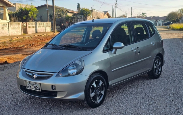imagem-https://www.socarrao.com.br/sc-vehicle-images-prod/3616395/1788448546572-V2hhdHNBcHAgSW1hZ2UgMjAyNi0wOS0wMyBhdCAxMS4zMi4zNy5qcGVn.jpeg