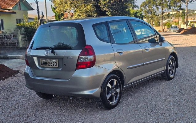 imagem-https://www.socarrao.com.br/sc-vehicle-images-prod/3616395/1788448546883-V2hhdHNBcHAgSW1hZ2UgMjAyNi0wOS0wMyBhdCAxMS4zMi4zNyAoMykuanBlZw.jpeg