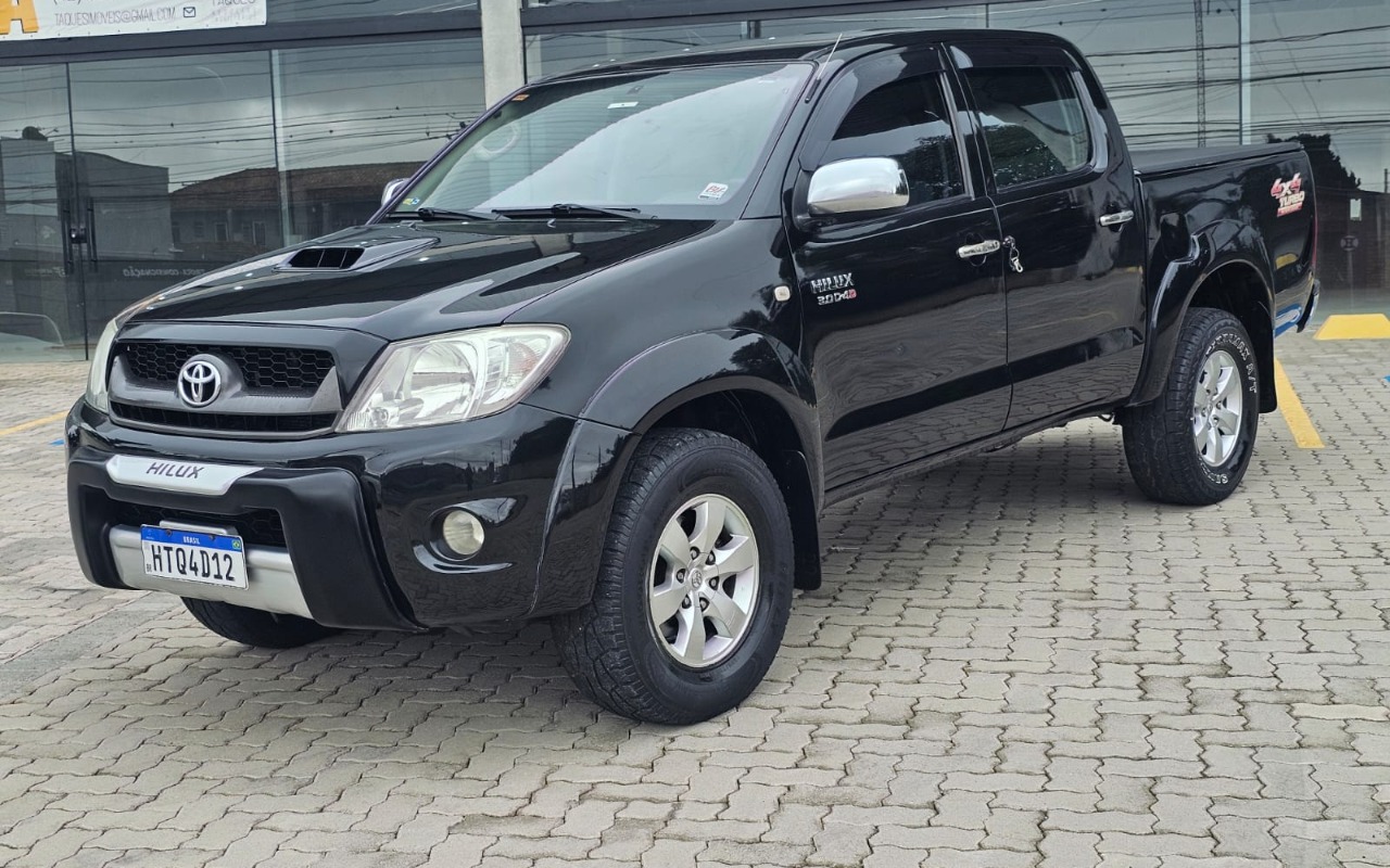 Toyota Hilux 2010 Preto — foto 1 de 3