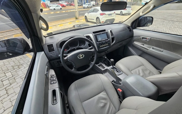 imagem-https://www.socarrao.com.br/sc-vehicle-images-prod/3617186/1788450907828-V2hhdHNBcHAgSW1hZ2UgMjAyNi0wOS0wMyBhdCAxMS41NS4zOSAoMSkuanBlZw.jpeg