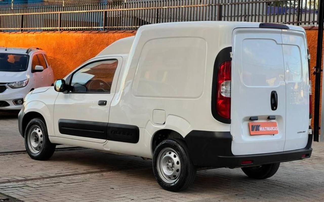 imagem-https://www.socarrao.com.br/sc-vehicle-images-prod/3618348/1788454295138-ODQzODc0OF8xMl9CXzM5NTg4NGE0ZDAuanBlZw.jpeg