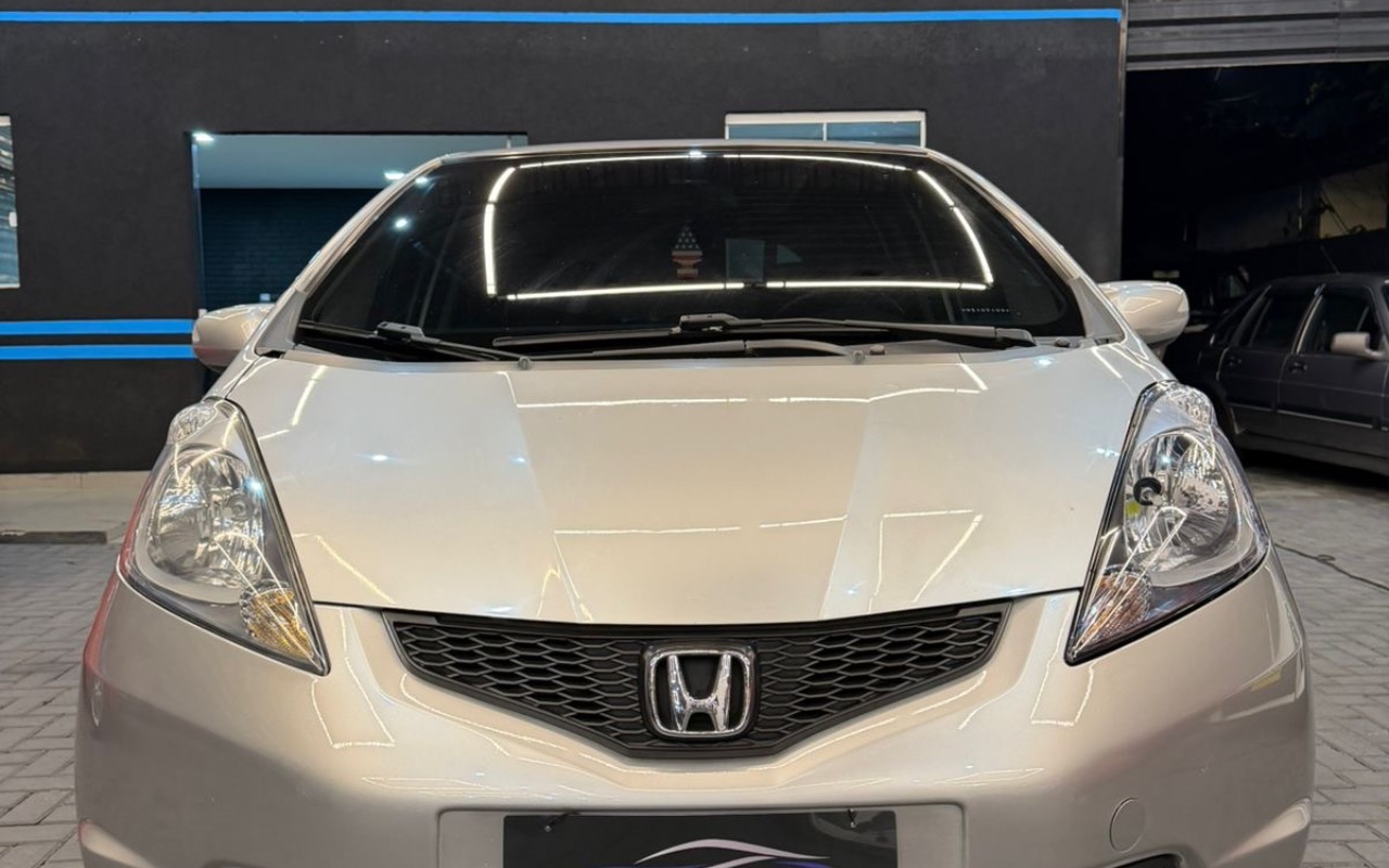 imagem-https://www.socarrao.com.br/sc-vehicle-images-prod/3618380/1788454350097-Njc4ZWJjZGItMTMzYS00OTllLWI3NDYtNzA3NDE5NjNkNzgwLmpwZWc.jpeg