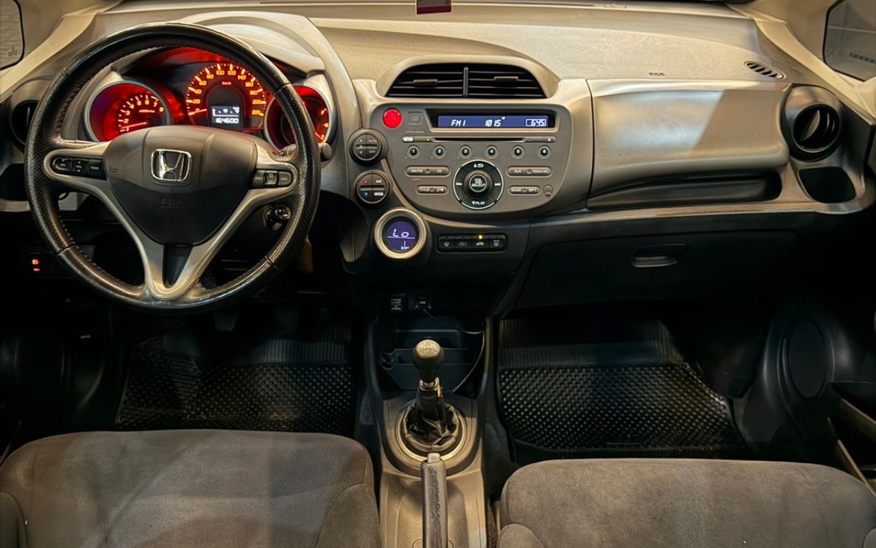 imagem-https://www.socarrao.com.br/sc-vehicle-images-prod/3618380/1788454350163-MWNlOGY0N2YtYjRhMy00YTM4LWJjYzgtOTZkZTU2ODU0NzUyLmpwZWc.jpeg