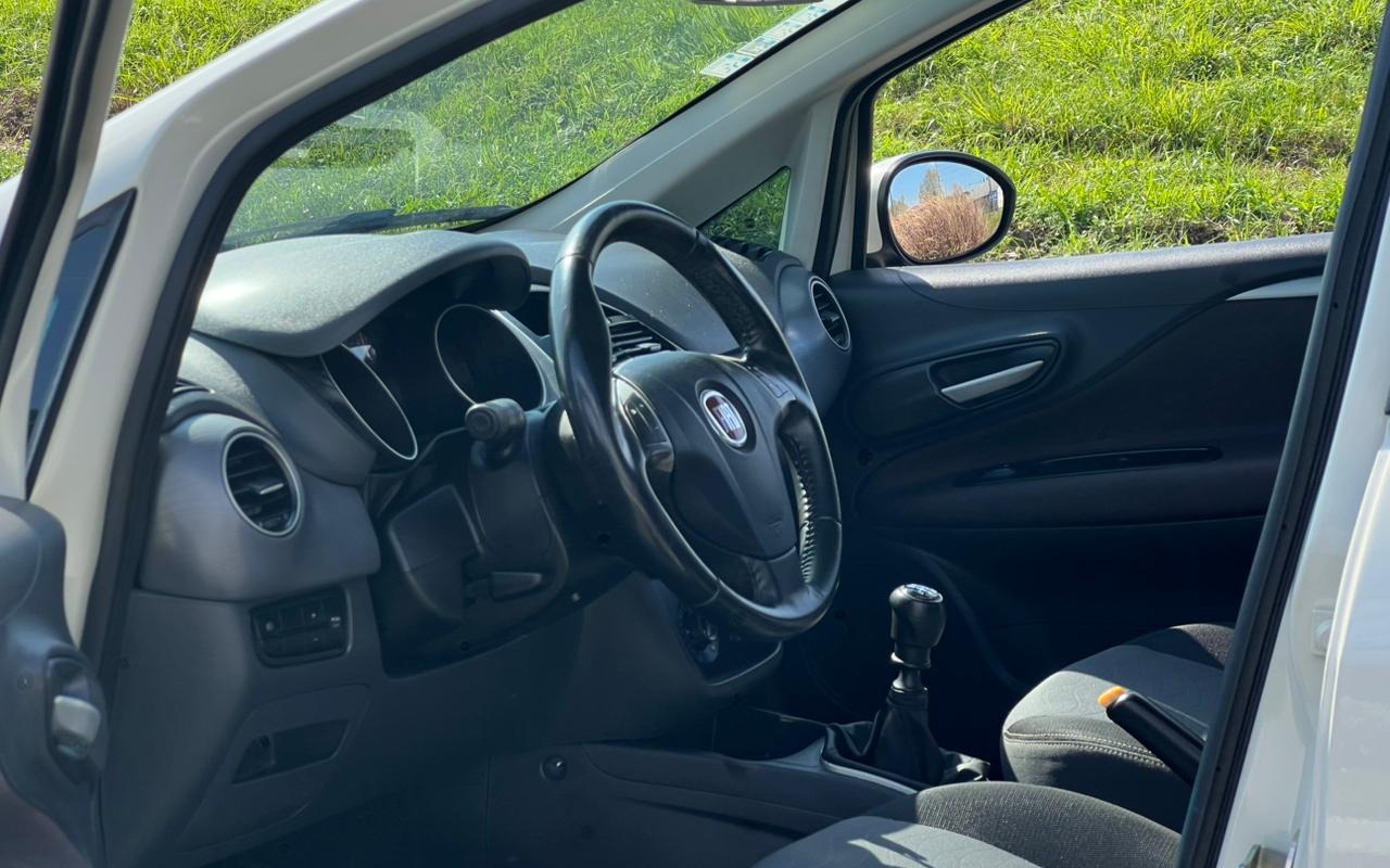imagem-https://www.socarrao.com.br/sc-vehicle-images-prod/3619401/1788457078467-V2hhdHNBcHAgSW1hZ2UgMjAyNi0wOC0yNyBhdCAxNC41OC4zMSAoMikuanBlZw.jpeg