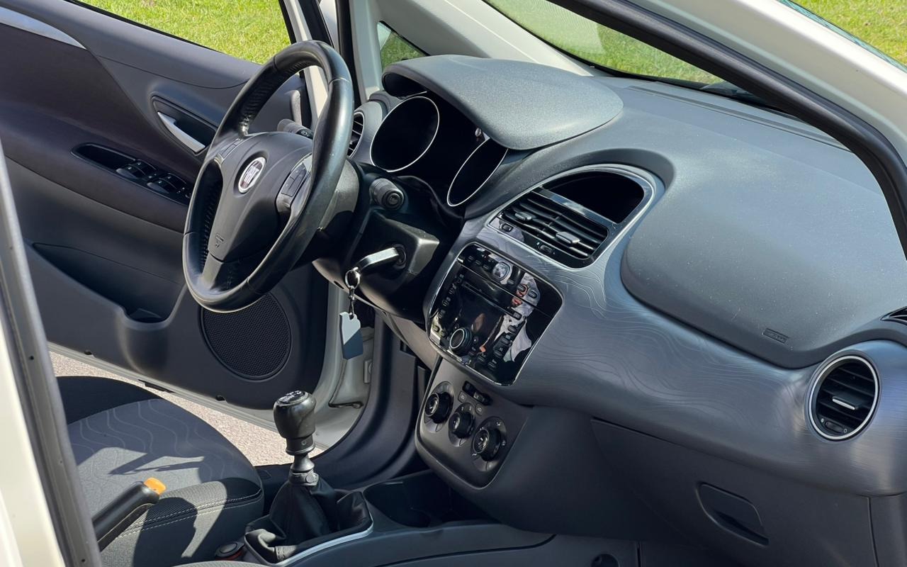 imagem-https://www.socarrao.com.br/sc-vehicle-images-prod/3619401/1788457078668-V2hhdHNBcHAgSW1hZ2UgMjAyNi0wOC0yNyBhdCAxNC41OC4zMi5qcGVn.jpeg