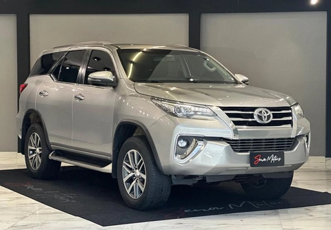 Toyota Hilux SW4 2019 Prata — foto 1 de 3