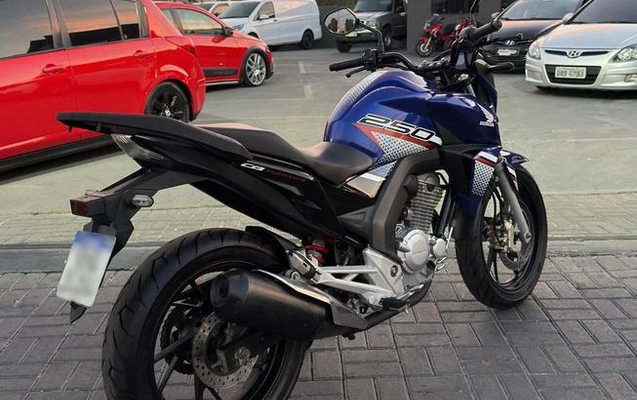imagem-https://www.socarrao.com.br/sc-vehicle-images-prod/3620169/1789063985965-8429360_6_B_e929749078.jpeg
