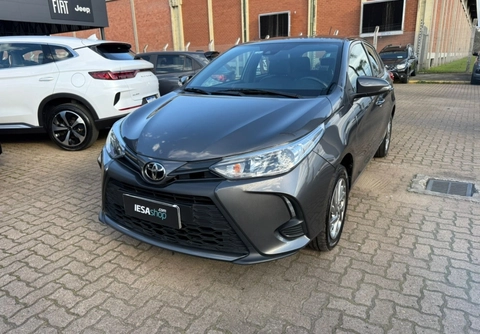 Toyota Yaris 2023 Cinza — foto 1 de 3