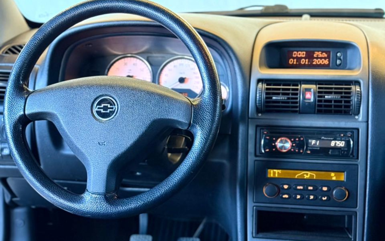 imagem-https://www.socarrao.com.br/sc-vehicle-images-prod/3621333/1788462056429-V2hhdHNBcHAgSW1hZ2UgMjAyNi0wOS0wMyBhdCAxNS4zNS41OS5qcGVn.jpeg