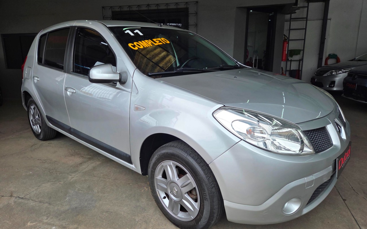 Renault Sandero 2011 Prata — foto 1 de 3