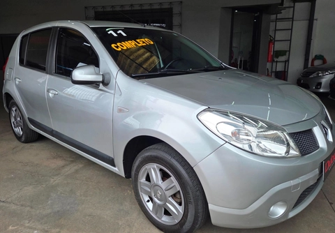 Renault Sandero 2011 Prata — foto 1 de 3