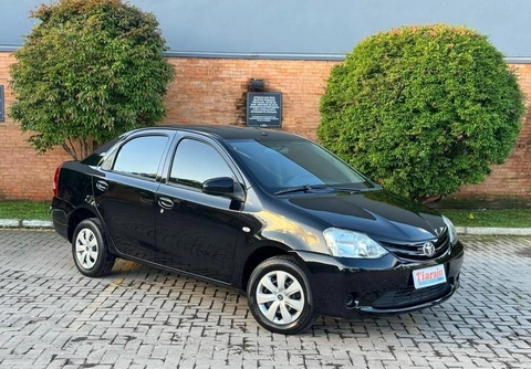 Toyota Etios 2014 Preto — foto 1 de 3
