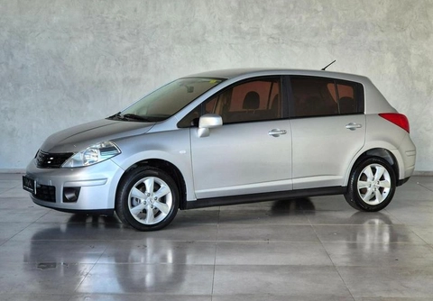 Nissan TIIDA 2013 Prata — foto 1 de 3