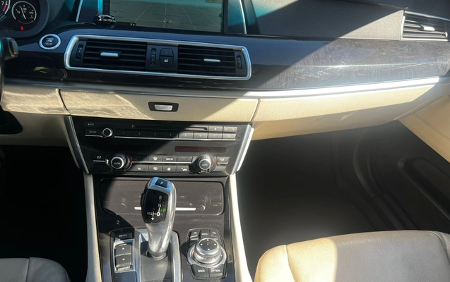 imagem-https://www.socarrao.com.br/sc-vehicle-images-prod/3621732/1788463347363-V2hhdHNBcHAgSW1hZ2UgMjAyNi0wOS0wMyBhdCAxNi4wOC4zOTgzODMuanBlZw.jpeg