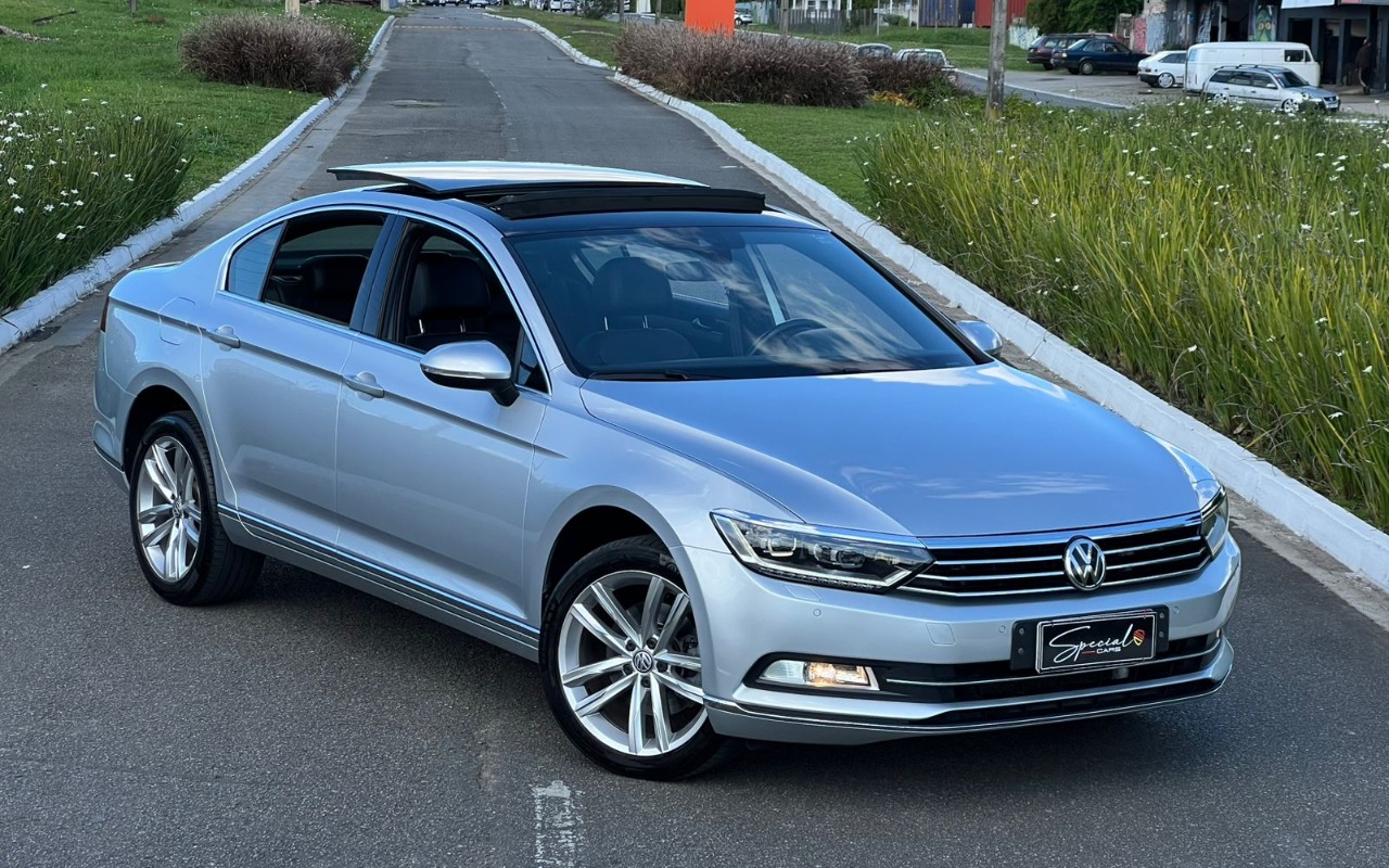 Volkswagen Passat 2018 Prata — foto 1 de 3
