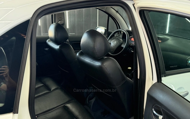 imagem-https://www.socarrao.com.br/sc-vehicle-images-prod/3623164/1788466973273-5580779d49cc0f7caaae82f2deab2b9a_big.jpeg