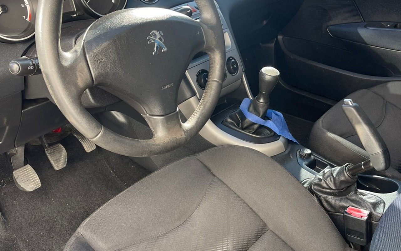 imagem-https://www.socarrao.com.br/sc-vehicle-images-prod/3623692/1788468302872-V2hhdHNBcHAgSW1hZ2UgMjAyNi0wOS0wMyBhdCAxNi4yNi4yMSAoMSkuanBlZw.jpeg