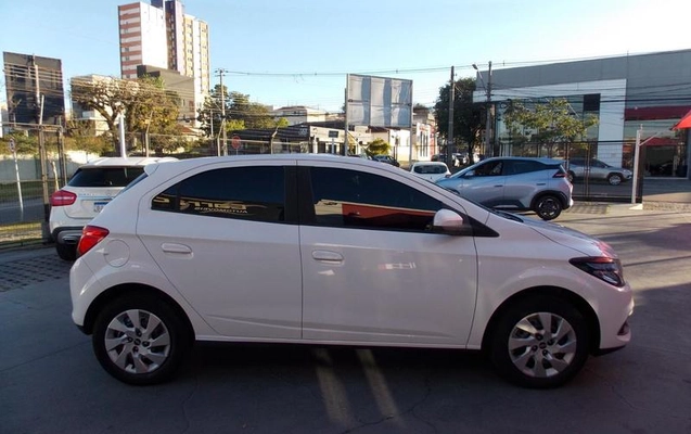 imagem-https://www.socarrao.com.br/sc-vehicle-images-prod/3623798/1788468692711-8408751_1_B_789bc02266.jpeg