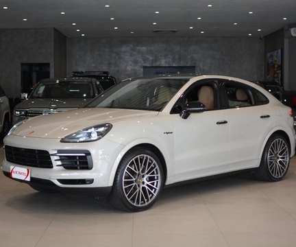 Porsche Cayenne 2022 Bege — foto 1 de 3