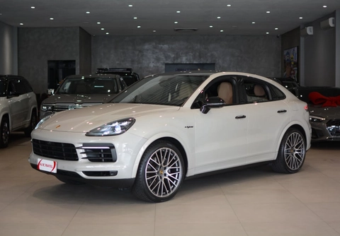 Porsche Cayenne 2022 Bege — foto 1 de 3