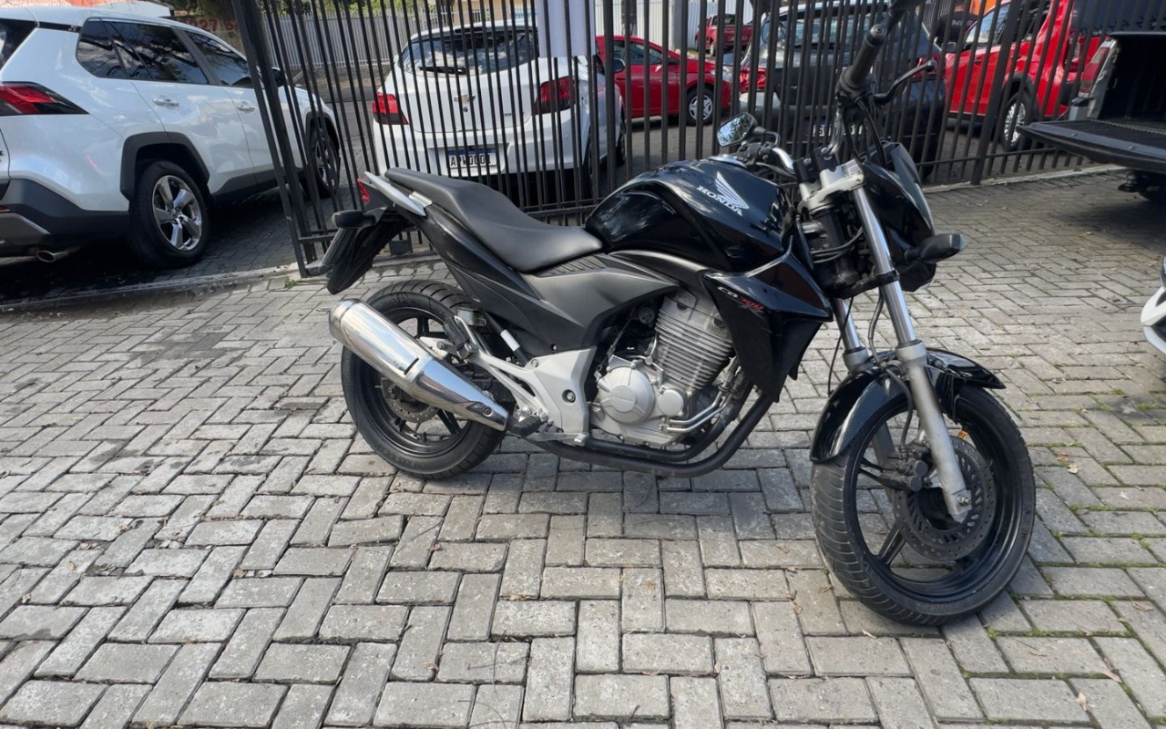 imagem-https://www.socarrao.com.br/sc-vehicle-images-prod/3625875/1788474193412-V2hhdHNBcHAgSW1hZ2UgMjAyNi0wOS0wMiBhdCAxMi41NS4wMy5qcGVn.jpeg