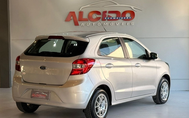 imagem-https://www.socarrao.com.br/sc-vehicle-images-prod/3639614/1789564466479-0ad38b73f1b94384972bce21c7ccd026_1788524727969.jpg