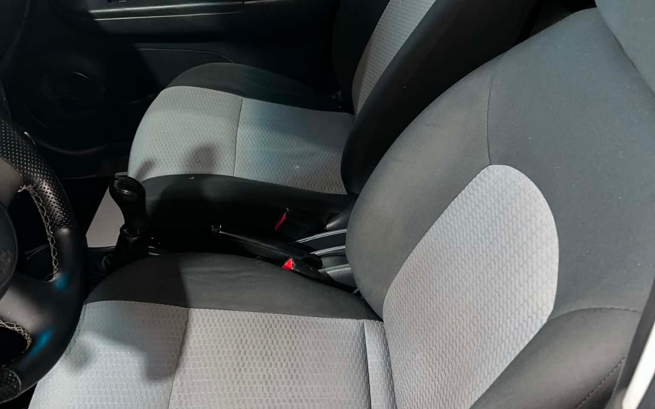 imagem-https://www.socarrao.com.br/sc-vehicle-images-prod/3640420/1788526880231-NWIwODQ2M2YtZTAxNS00MTgxLWI1NTktYTVjYjYyNTJmYjA5LmpwZw.jpg