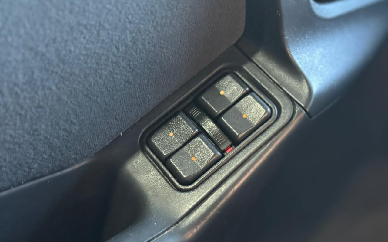 imagem-https://www.socarrao.com.br/sc-vehicle-images-prod/3641026/1788527866246-TUVSSVZBOC5qcGc.jpg