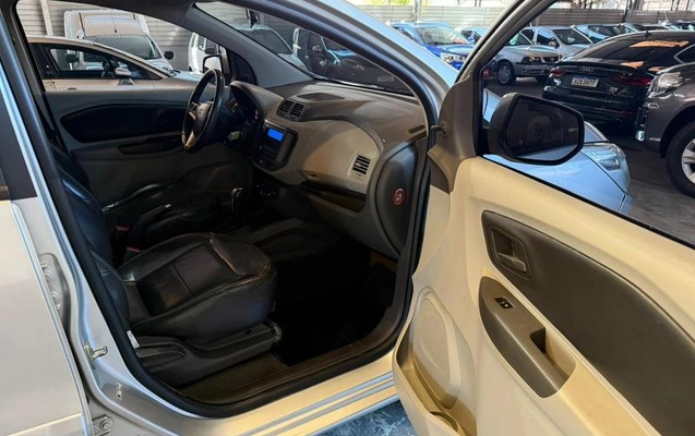 imagem-https://www.socarrao.com.br/sc-vehicle-images-prod/3641548/1790009986954-8420286_11_B_d4edc7662f.jpeg