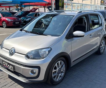 Volkswagen Up! 2017 Prata — foto 1 de 3