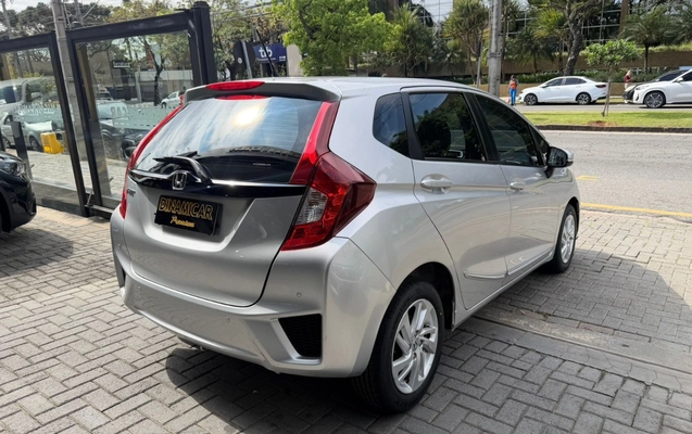 imagem-https://www.socarrao.com.br/sc-vehicle-images-prod/3641900/1788530435843-My5qcGVn.jpeg