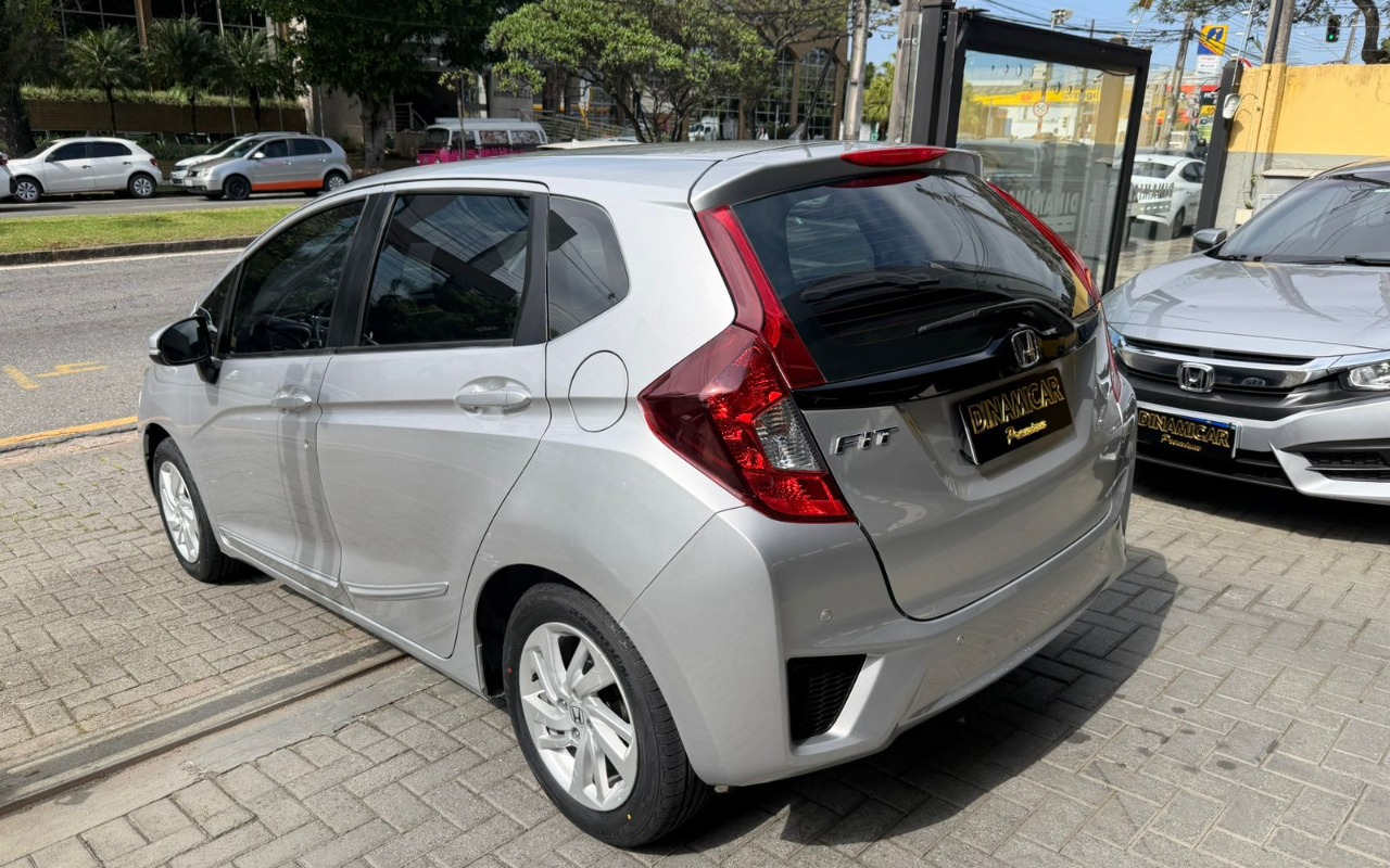 imagem-https://www.socarrao.com.br/sc-vehicle-images-prod/3641900/1788530436054-NS5qcGVn.jpeg