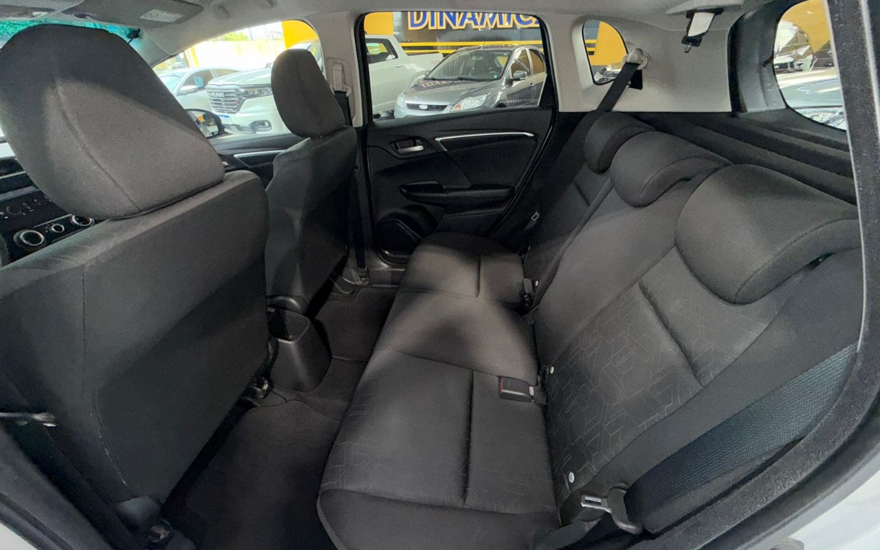 imagem-https://www.socarrao.com.br/sc-vehicle-images-prod/3641900/1788530436754-MTMuanBlZw.jpeg