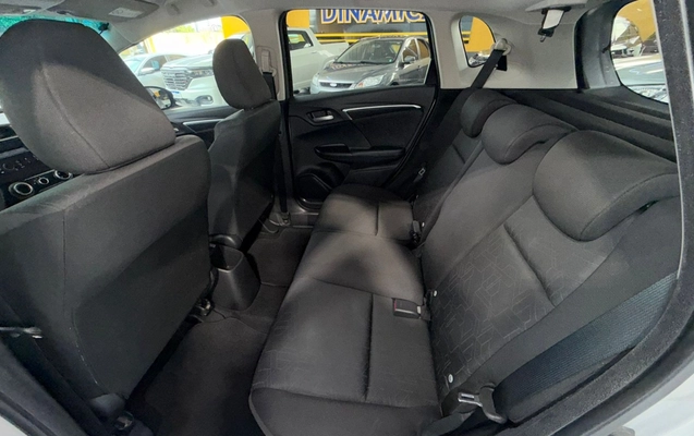 imagem-https://www.socarrao.com.br/sc-vehicle-images-prod/3641900/1788530436754-MTMuanBlZw.jpeg