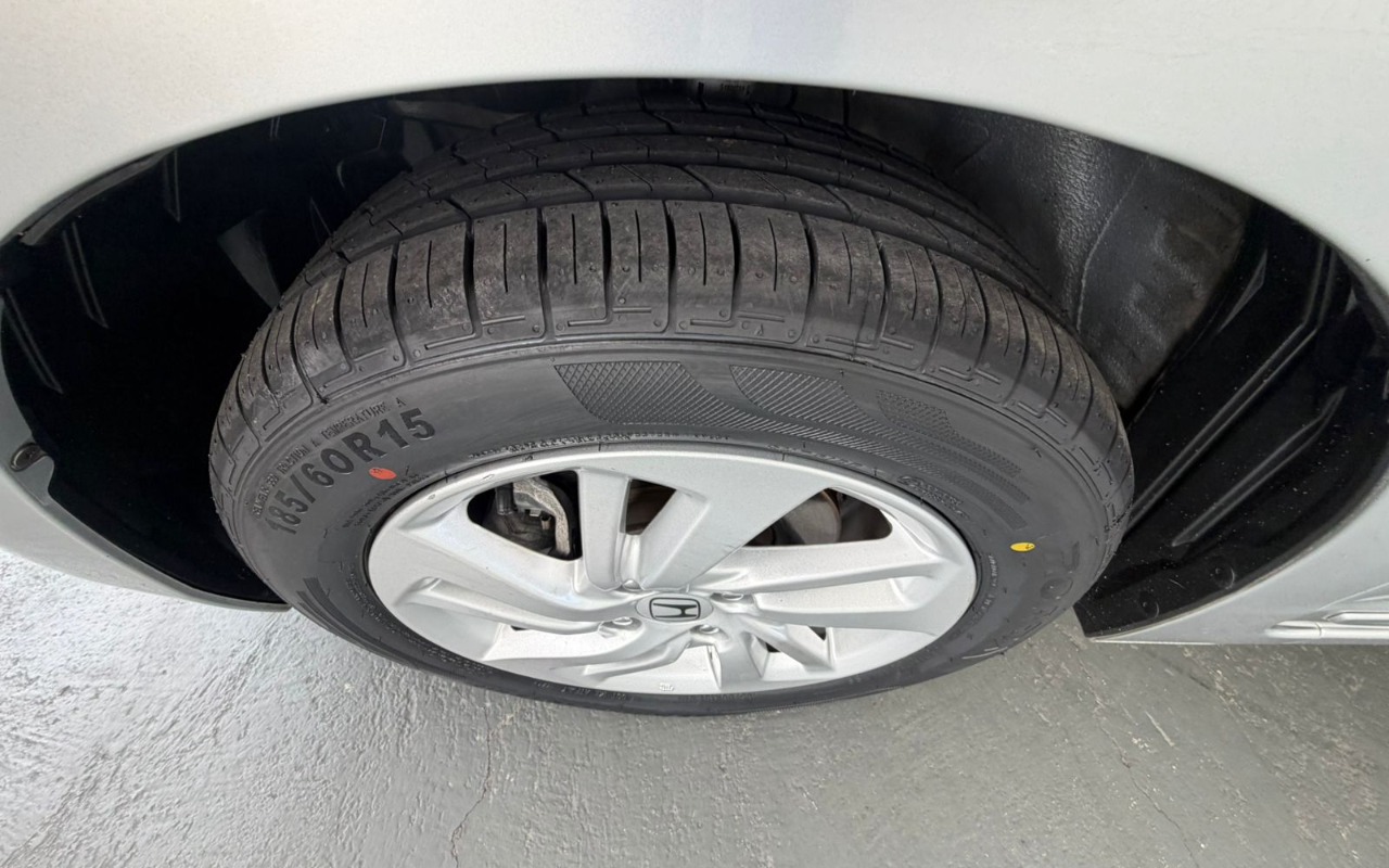 imagem-https://www.socarrao.com.br/sc-vehicle-images-prod/3641900/1788530437232-MjAuanBlZw.jpeg