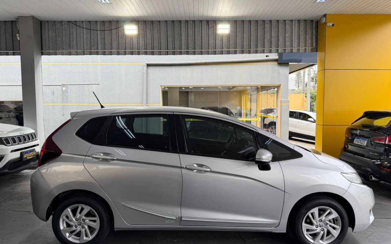 imagem-https://www.socarrao.com.br/sc-vehicle-images-prod/3641900/1788530437556-MjQuanBlZw.jpeg