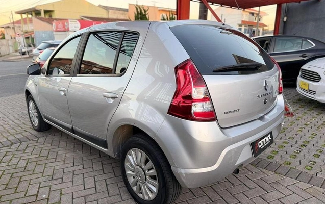 imagem-https://www.socarrao.com.br/sc-vehicle-images-prod/3642317/1788962489345-8450321_5_B_e9b434aa36.jpeg